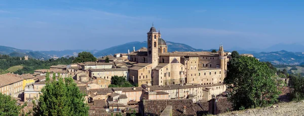 Urbino - panoramautsikt — Stockfoto