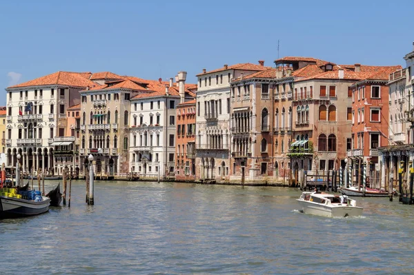 Veneza - Arquitetura de Veneza ao longo do Grande Canal — Fotografia de Stock