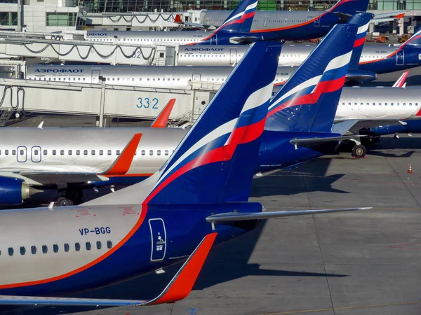 Moscú - Una fila de aviones propiedad de Aeroflot — Foto de Stock