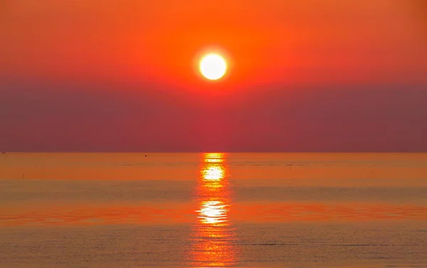 Sunrise water background — Stock Photo, Image