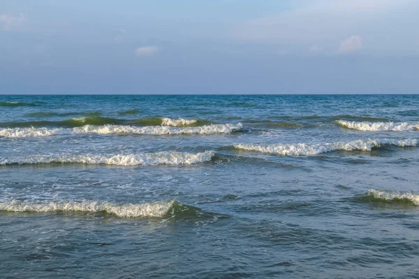 Vlny na pobřeží Jaderského moře — Stock fotografie