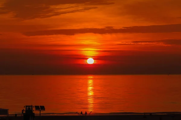 Sunrise su arka plan — Stok fotoğraf