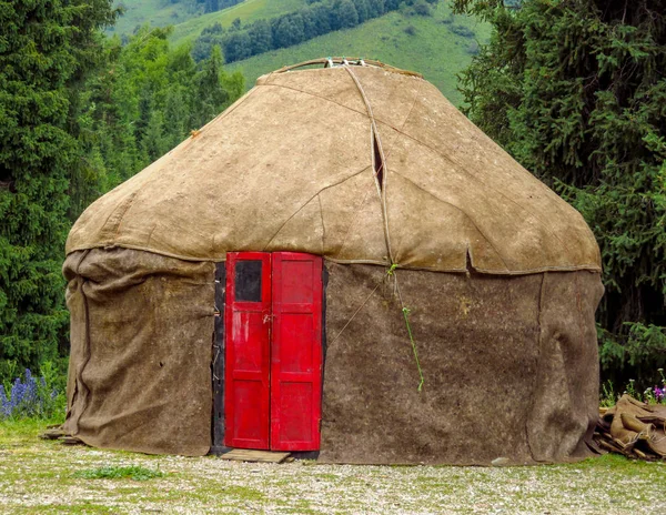 Kazakh yurt in mountains — Stock Photo, Image
