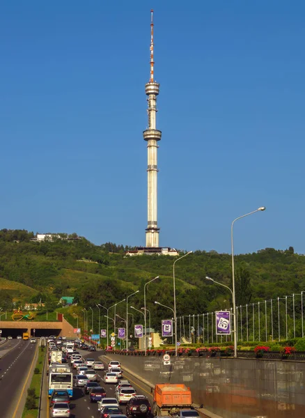 Almaty - Telekommunikationsturm — Stockfoto