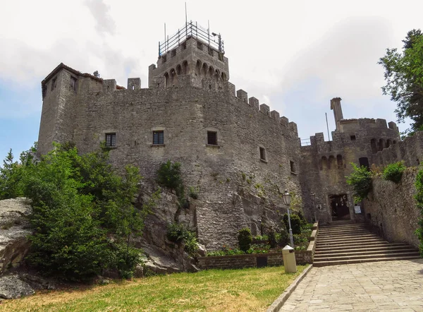 San Marino Fortaleza sobre la roca — Foto de Stock