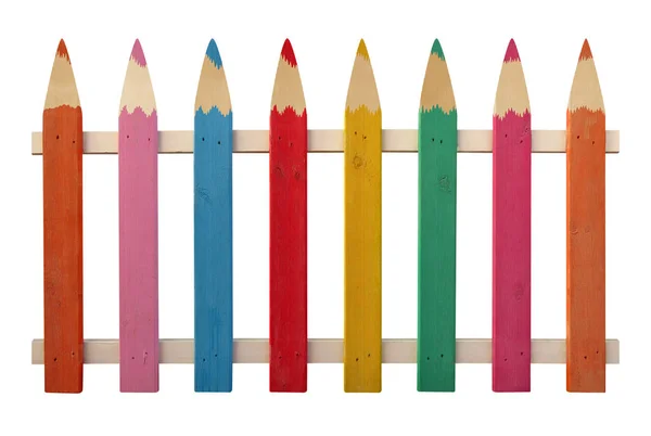 Cerca de madeira colorida de lápis — Fotografia de Stock