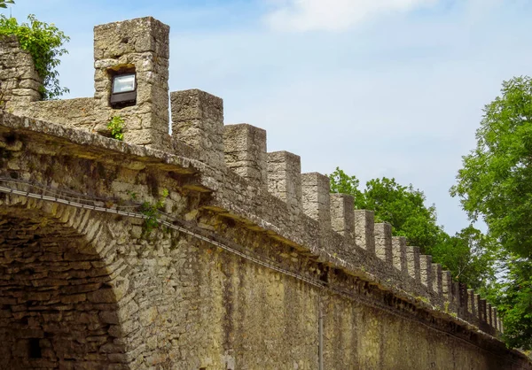 San Marino - Mauer der Festung — Stockfoto