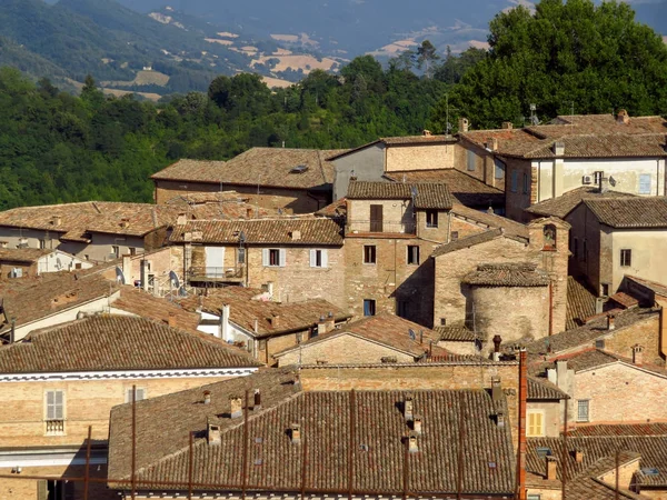 Urbino - hus gamla staden — Stockfoto