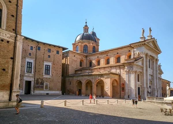Urbino - View of the Cathedral — Stock Photo, Image
