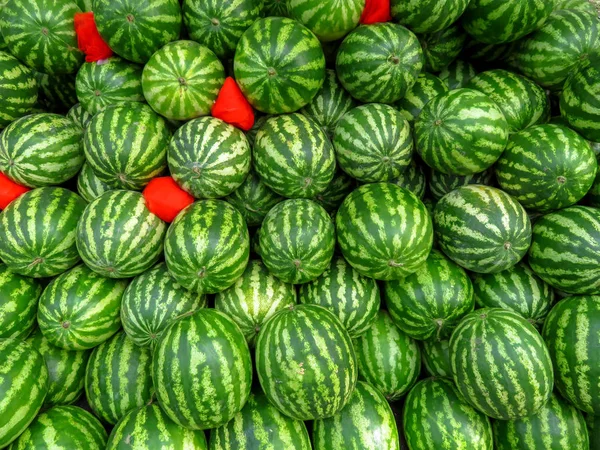 Rijpe watermeloenen achtergrond — Stockfoto