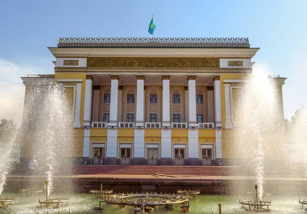 Almaty - State Academic Opera and Ballet Theater — Stock Photo, Image