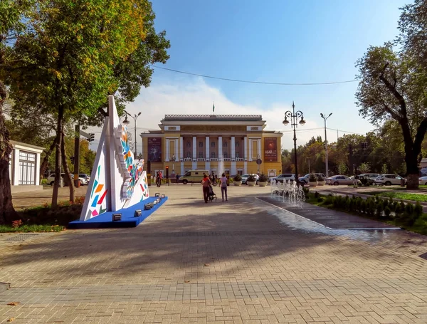 Almaty - State Academic Opera and Ballet Theater — Stock Photo, Image