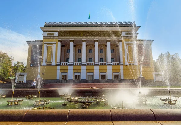 Almaty - State Academic Opera and Ballet Theater — Stock Photo, Image