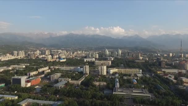 Luchtfoto van almaty — Stockvideo