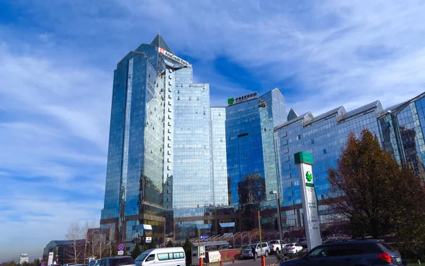 Almaty - Centro de Negócios Nurly Tau - Panorama — Fotografia de Stock