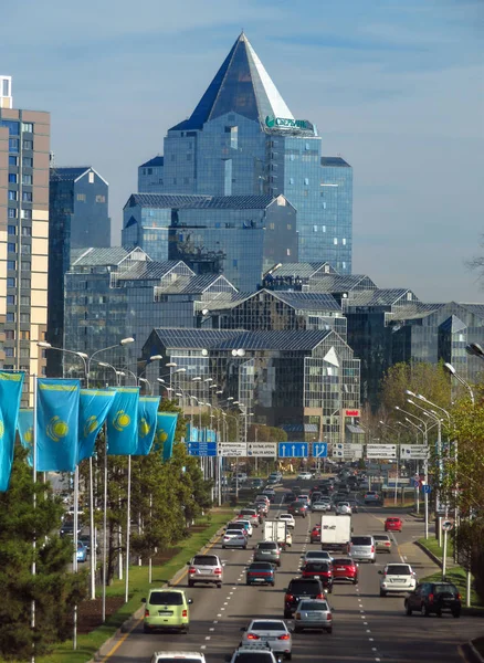 Almaty - Edificios a lo largo de Al-Farabi — Foto de Stock