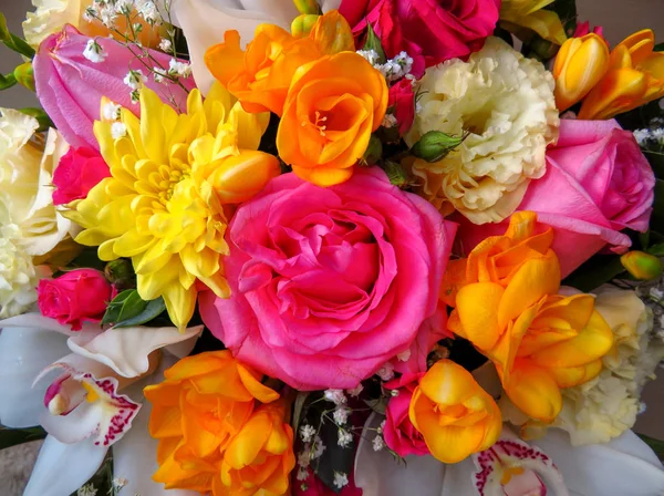 Buquê colorido de flores diferentes — Fotografia de Stock