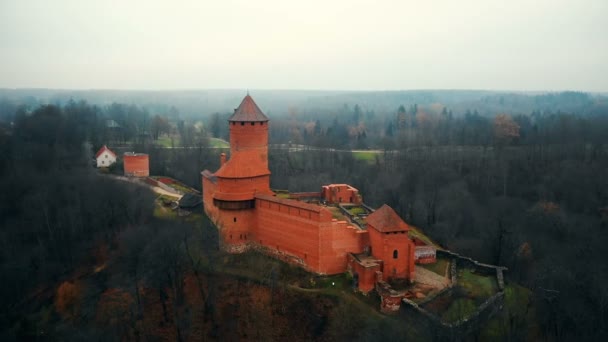 Aerial Panning View Beautiful Ancient Turaidas Castle Fort Museum Sigulda — Stock Video