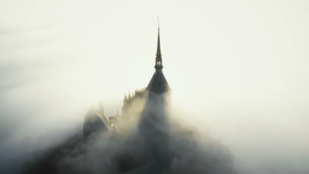 Aerial Shot Fog Clouds Flowing Famous Majestic Mont Saint Michel — Stock Video