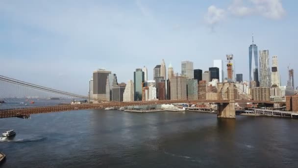 Vanuit Lucht Uitzicht Schilderachtige Uitzicht Brooklyn Bridge Door Oostelijke Rivier — Stockvideo