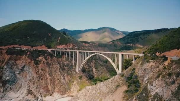 Increíble Plano Aéreo Bixby Puente Del Cañón Autopista Gran Sur — Vídeos de Stock