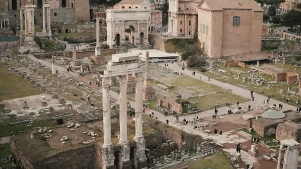 Panorama Říma Itálii Obloukem Septimius Severus Antické Památky Sloupy Dům — Stock video