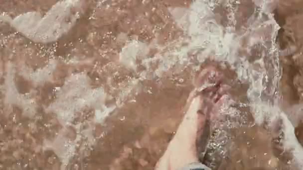 Close Bare Feet Man Who Walking Shore Waves Coming His — ストック動画