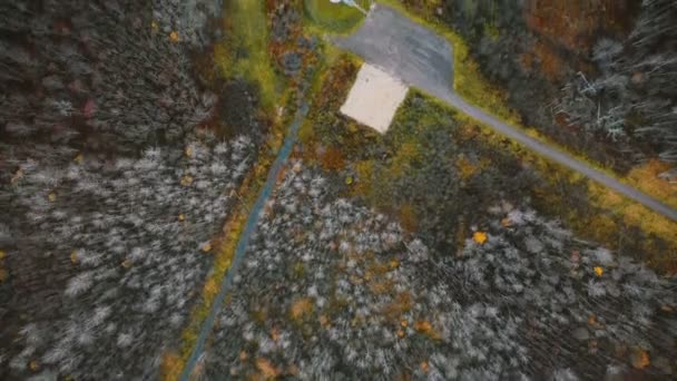 Turbina Moinho Vento Vista Superior Aérea Trabalhando Floresta Inverno Branca — Vídeo de Stock