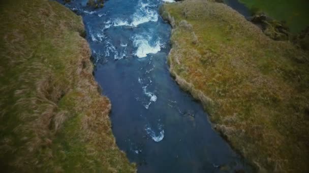 Vue Aérienne Rivière Dans Vallée Est Devenu Une Cascade Puissante — Video