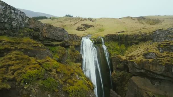 Flygfoto Över Vattenfallet Gljufrabui Islandskopter Flyger Över Den Gröna Dalen — Stockvideo