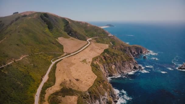 Piękne Zdjęcia Lotnicze Epickiej Autostrady Pacyfiku Ocean Lato Wybrzeże Krajobraz — Wideo stockowe