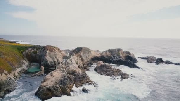 Magnifique Prise Vue Aérienne Cinématographique Vagues Océaniques Idylliques Écrasant Sur — Video