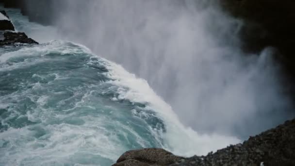 Beautiful Scenic Landscape Gullfoss Waterfall Iceland Splashing Water Falling Cliff — Stock Video