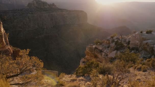 Kamera Muhteşem Büyük Kanyon Dağları Nın Destansı Günbatımı Manzarasını Gözler — Stok video