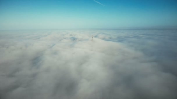 Drone Vliegen Boven Epische Wolken Perfect Heldere Blauwe Lucht Richting — Stockvideo