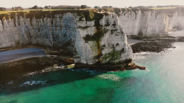 Drone Está Volando Lejos Famoso Campo Atardecer Acantilado Tiza Blanca — Vídeo de stock