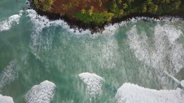 Vista Superior Del Dron Tiro Bloqueo Hermosas Olas Espuma Del — Vídeo de stock