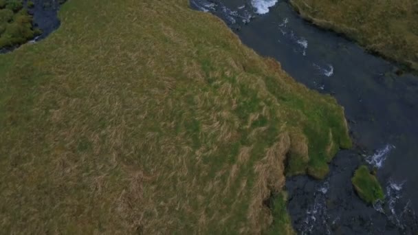 Vue Aérienne Haut Écoulement Rivière Dans Vallée Tomber Montagne Belle — Video