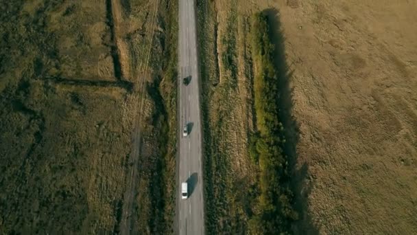 Vista Aérea Dos Carros Rodoviários Trânsito Atravessa Auto Estrada Belo — Vídeo de Stock