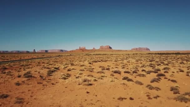 Drone Flying Low Dry American Sandstone Desert Monuments Valley Arizona — Stock Video