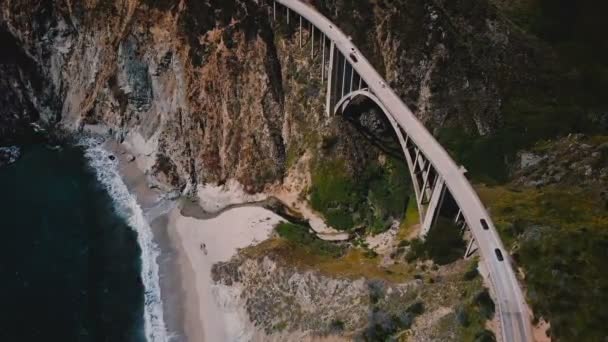 Incrível Vista Superior Aérea Tiro Rodovia Ponte Bixby Riacho Com — Vídeo de Stock