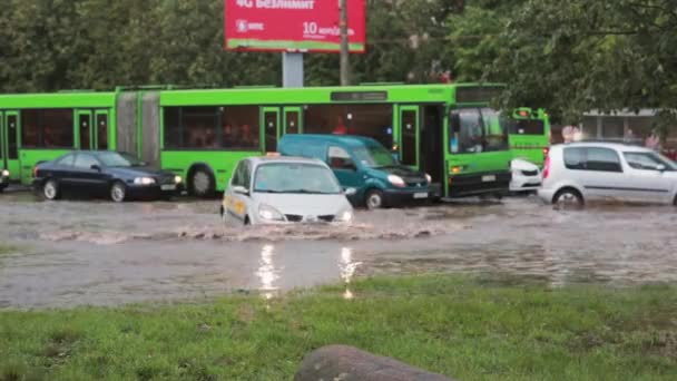 Minsk Belarus Flood Busy Road City Streets Rain Sound — Stockvideo