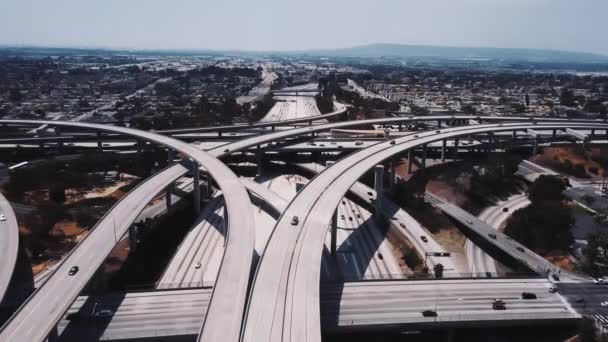 Statische Drohne Luftaufnahme Eines Großen Komplexen Autobahnkreuzes Mit Autos Die — Stockvideo