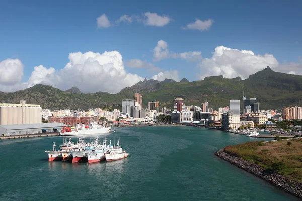 Kikötő, öböl és a város. Port Louis, Mauritius — Stock Fotó