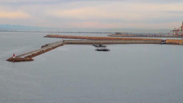 Pier e zona di acqua del porto marittimo. Valencia, Spagna — Video Stock