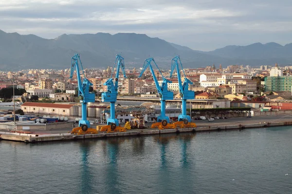Port cranes and city. Palermo, Italy — Stock Photo, Image