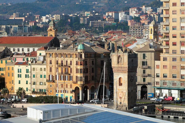 Guarda wieży i miasto. Savona, Włochy — Zdjęcie stockowe