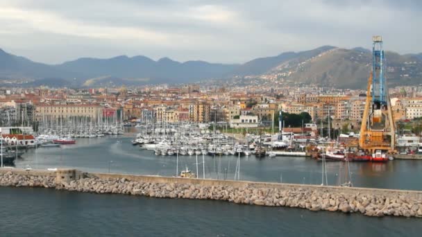 Zeehaven en stad. Palermo, Italië — Stockvideo