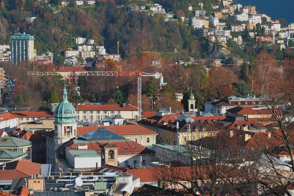 Stad en tegel daken. Lugano, Zwitserland — Stockfoto