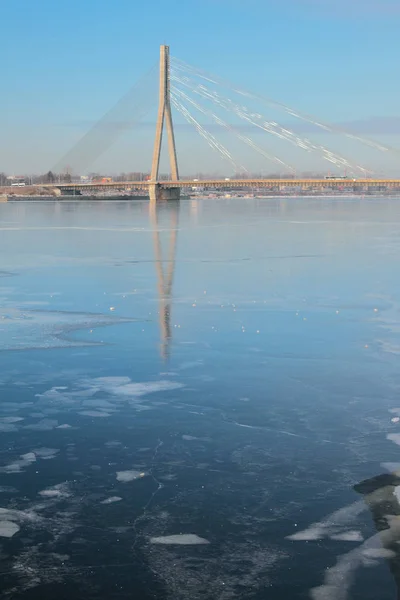 Rzeki i Most wantowy. Riga, Łotwa — Zdjęcie stockowe